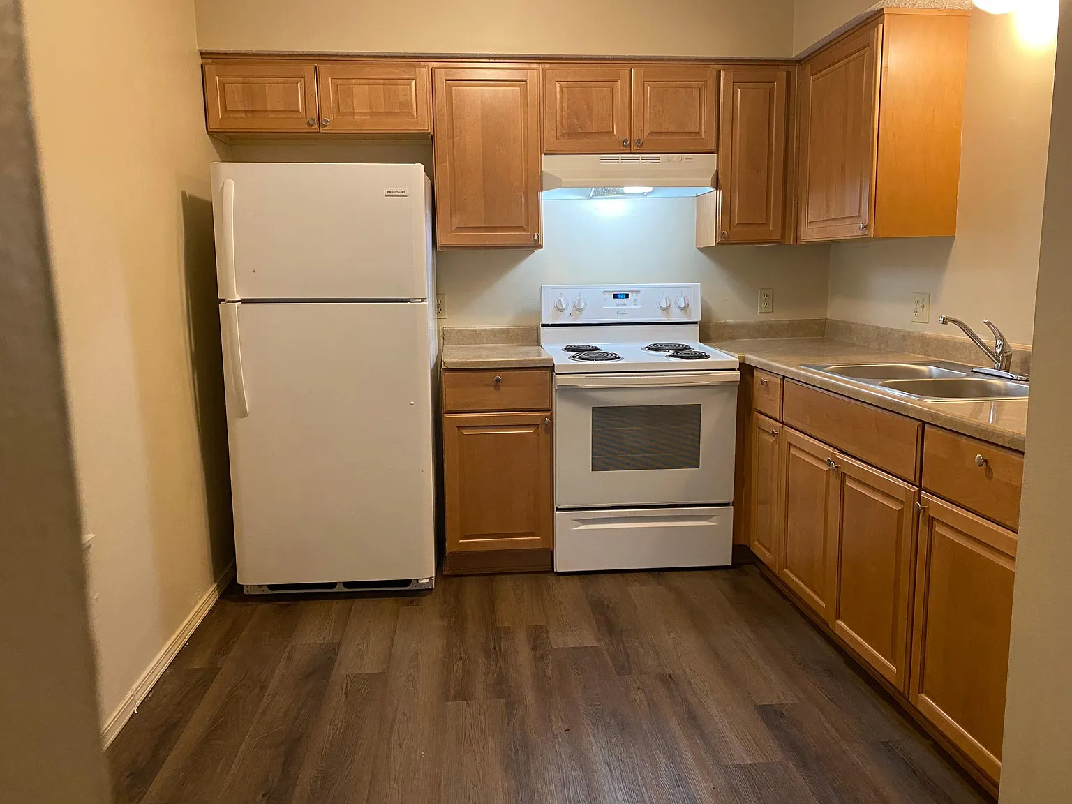 2 bed, 780 sqft, $925 — Photo 2