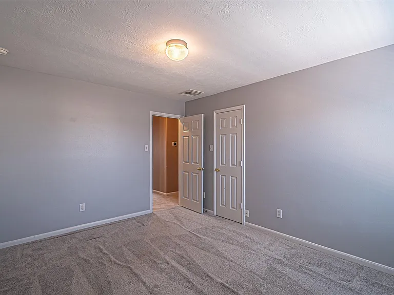 7431 Riven Oaks Ct — Photo 40