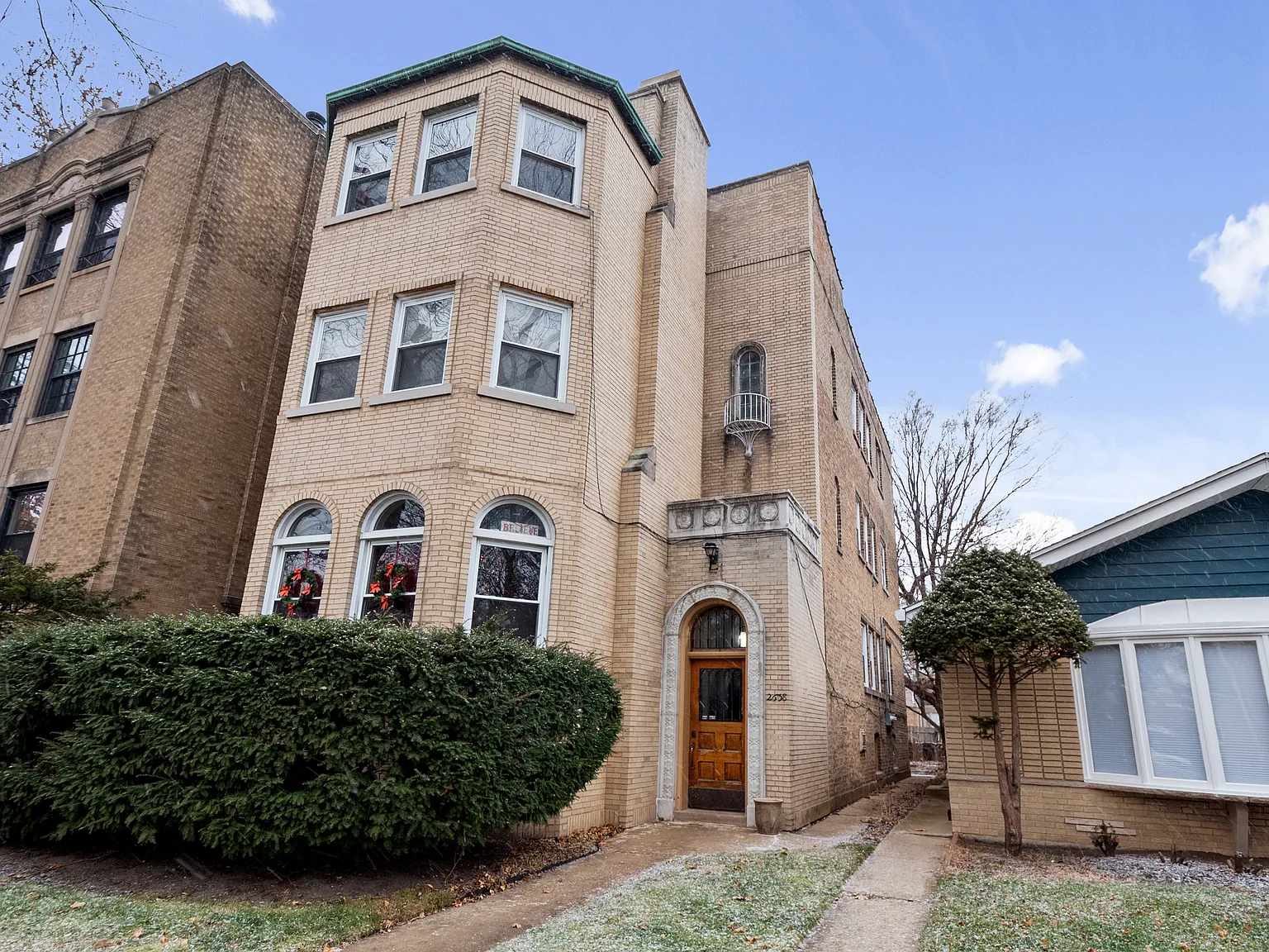 2 bed, 1200 sqft, $1,850 — Photo 1