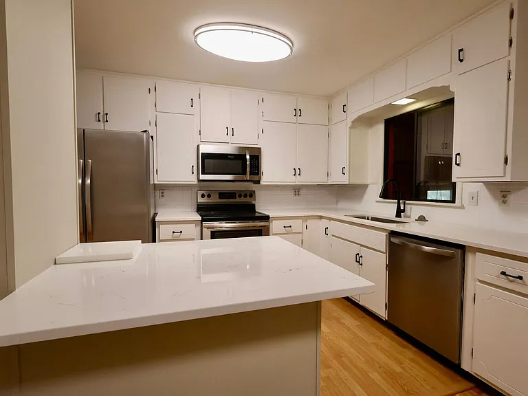 536 Edgecrest Cir — Photo 8