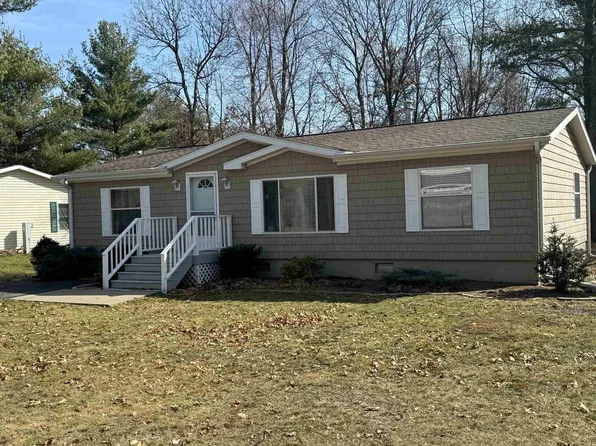 124 Red Oak Dr, Wisconsin Dells, WI 53965