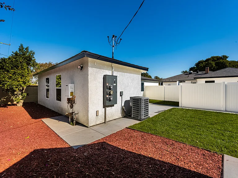 4851 Faculty Ave #B — Photo 10