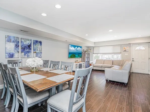 69 Rolling Hill Green image 5 of 30