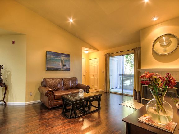 3rd image of 896 Goose Lake Ct