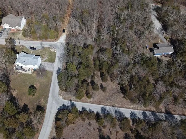 1 Redwood Dr, Hillsboro, MO 63050