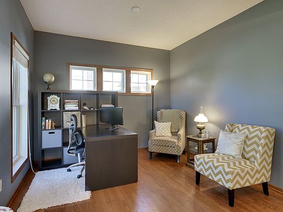 2nd image of 2601 Alamo Cir NE