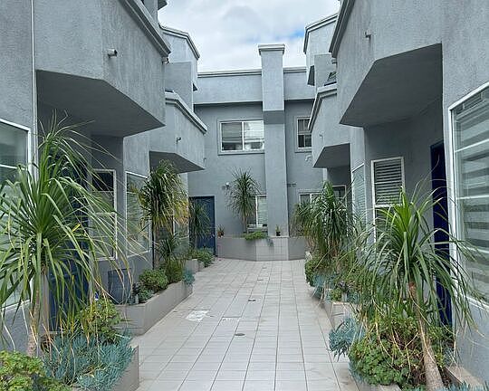 2nd image of 7912 Blackburn Ave Unit 1