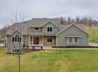 2245 Quarry Ln, Onalaska, WI 54650