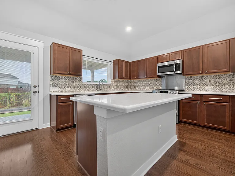 6904 Pleasanton Pkwy — Photo 7