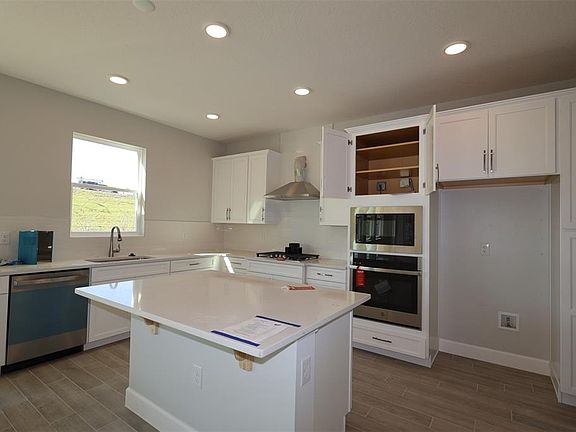 4th image of 720 Pointe Emerson Blvd