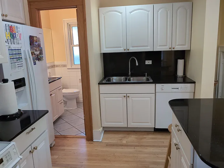 417 N Hough St — Photo 5