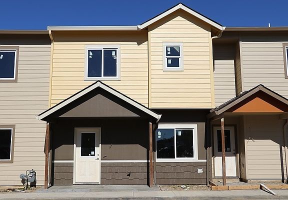 5th image of 901 SE 11th Pl