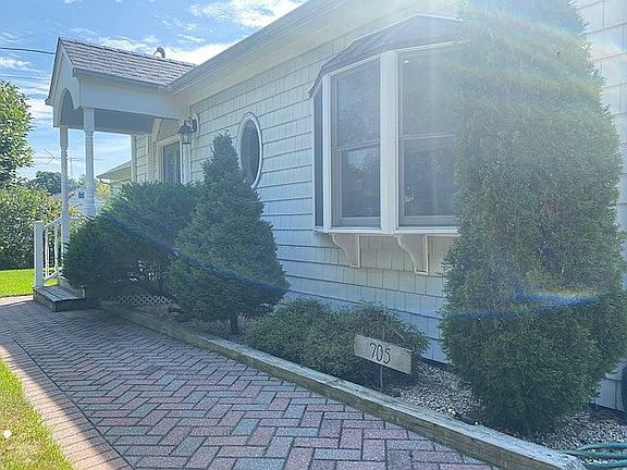 4th image of 705 Captain Kidd Dr