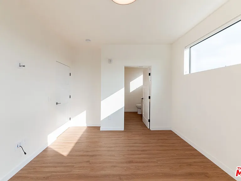 747 Lillian Way #8 — Photo 16