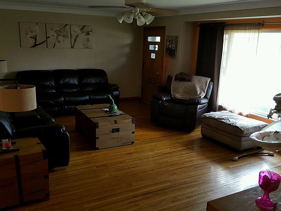 LR with nice oak flooring