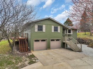 2201 Crossway Rd, Burlington, WI 53105