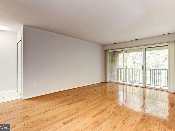 5th image of 886 College Pkwy #30
