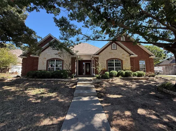 1605 Thousand Oaks Dr, Decatur, TX 76234