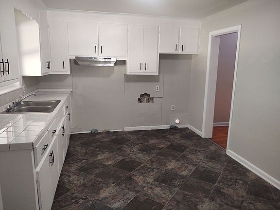 2nd image of 736 Vale St