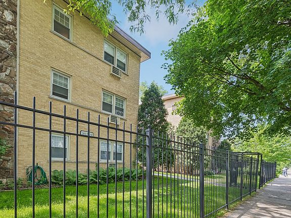 3rd image of 1819 W Touhy Ave APT 2