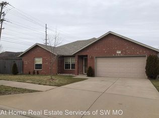 2135 W Swallow St, Springfield, MO 65810