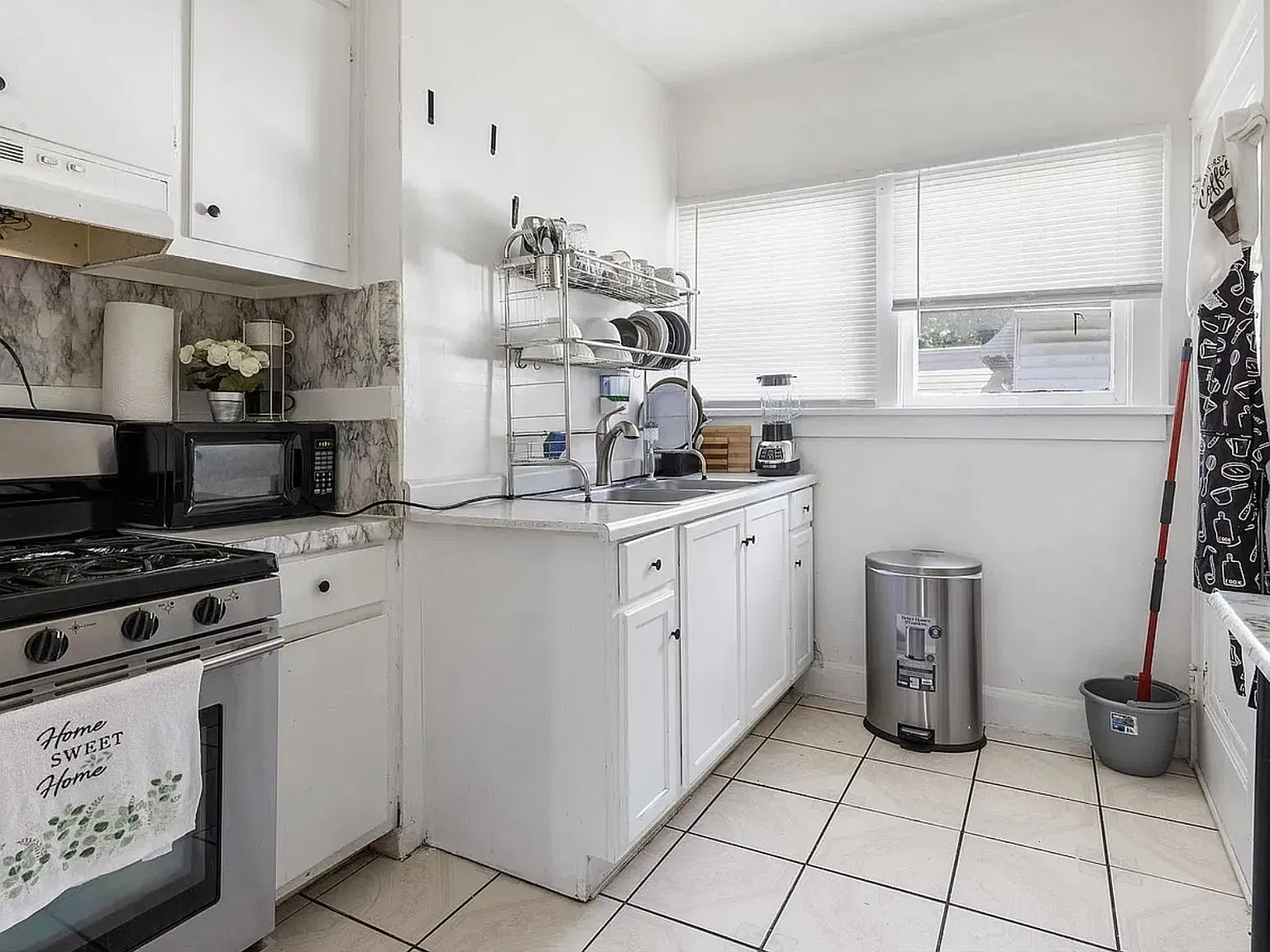 2 bed, 1000 sqft, $998 — Photo 4