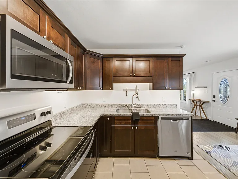 103 Marion St — Photo 10