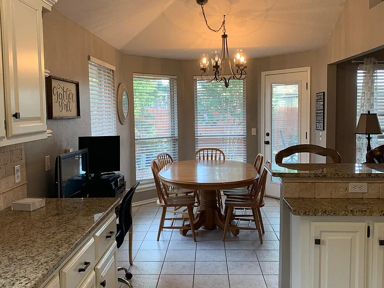 4116 Mayfair Dr — Photo 9