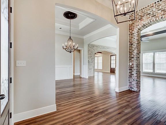 5th image of 7745 Village Dr