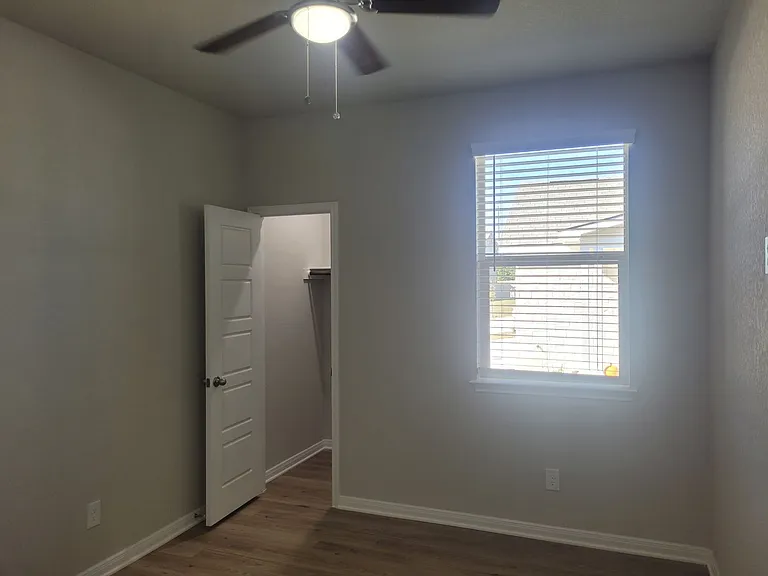 320 Caleb Ct — Photo 8