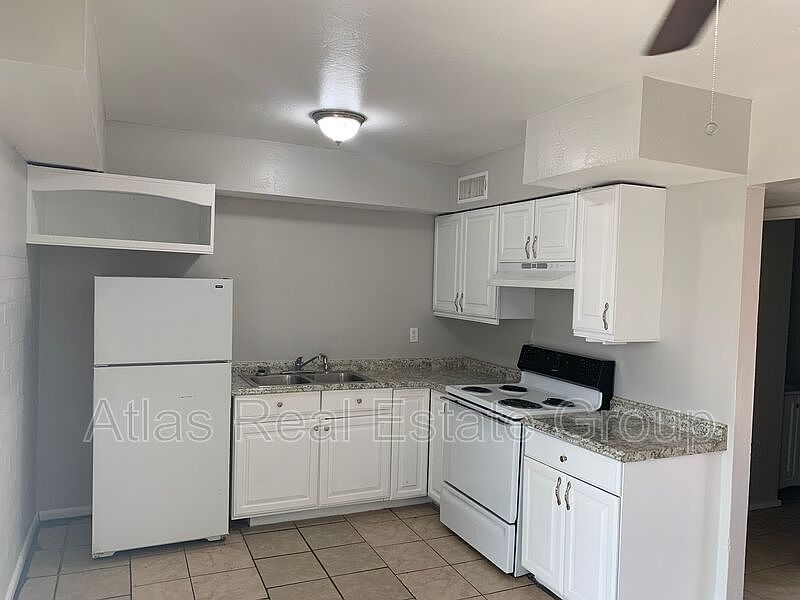 1st image of 4838-4900-4902 E Culver St #10