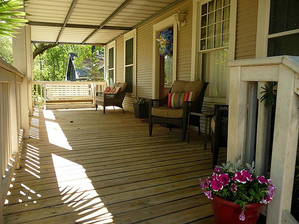 Beautiful Vintage Home in the League City Historical District.
