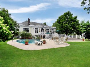 8 Fairway Dr, Mamaroneck, NY 10543