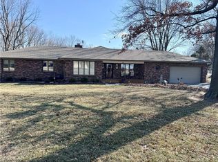 806 N Leonard St, Girard, KS 66743