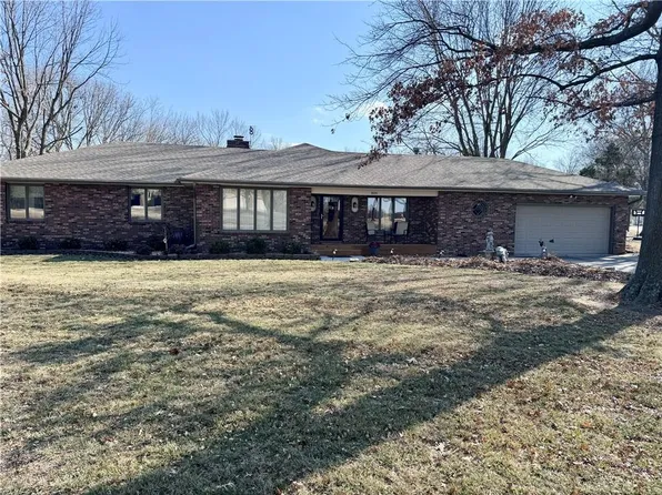 806 N Leonard St, Girard, KS 66743