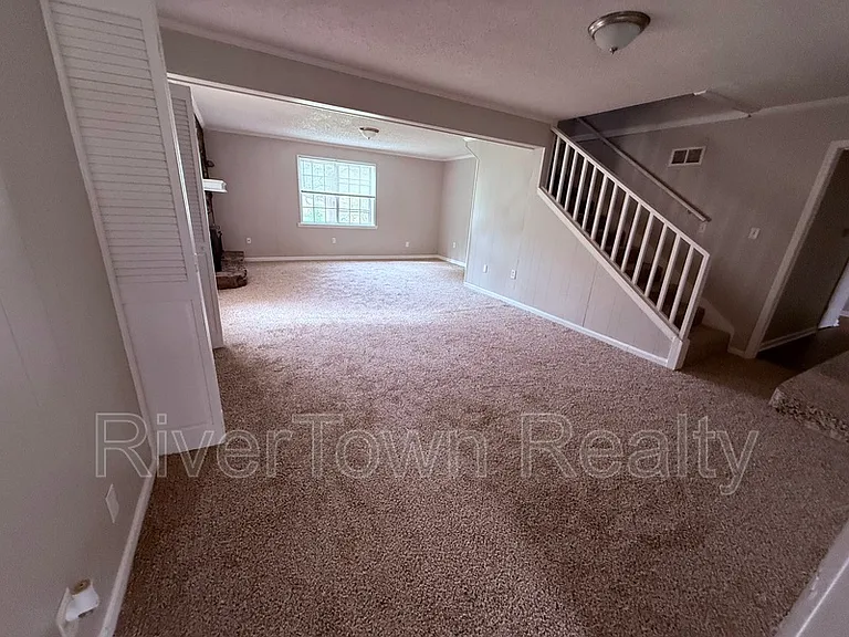 3113 Wickham Dr — Photo 3