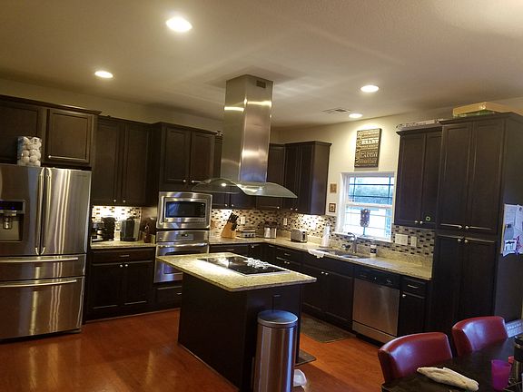 3rd image of 1477 Drumheller Dr