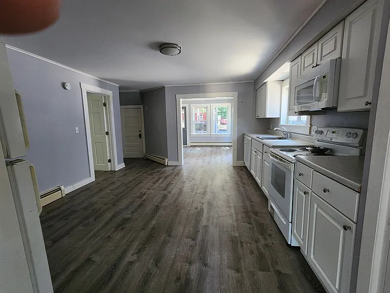 11 Mitchell Ln — Photo 2
