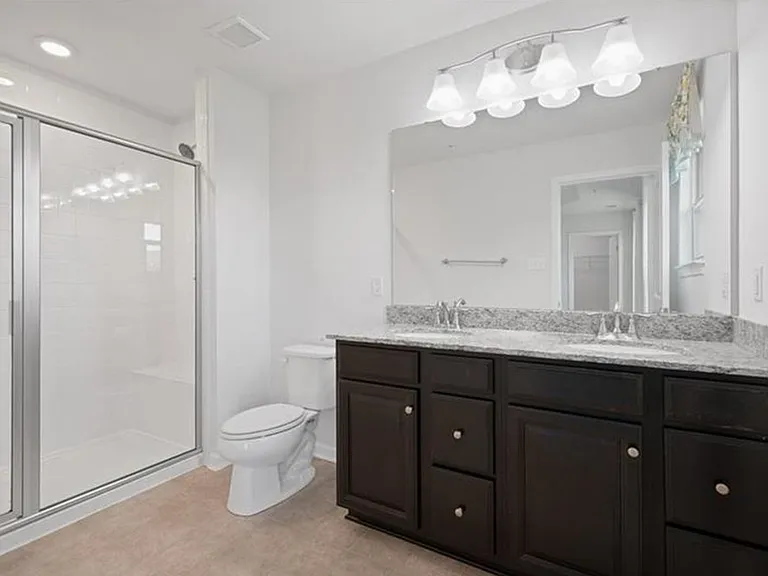 2029 Connecticut Ln — Photo 8