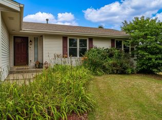 9960 Flint Ct, Roscoe, IL 61073