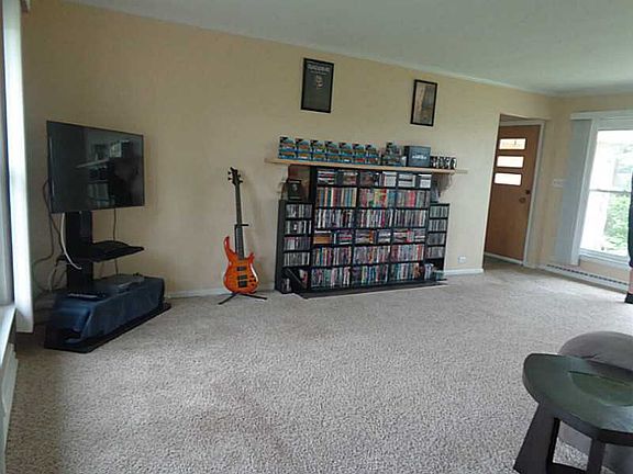 4th image of 140 W Parkwood St