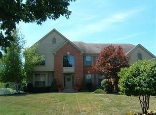 730 Greenleaf Village Dr, Springboro, OH 45066