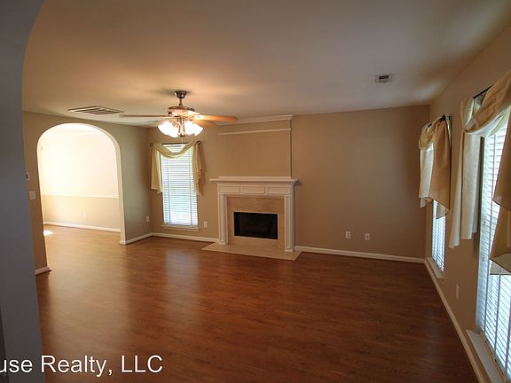 3rd image of 583 Stonehenge Dr