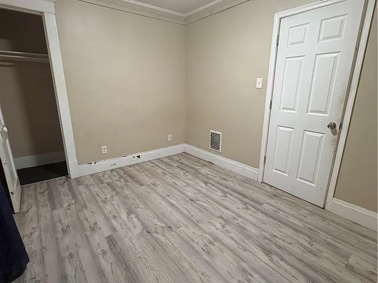 1533 La Salle Ave #LOWER — Photo 10
