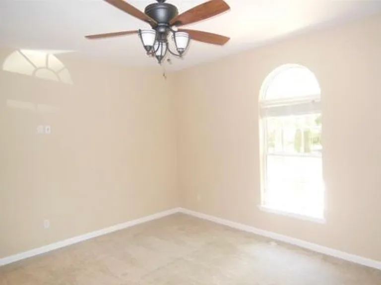 610 Putnam Dr — Photo 6