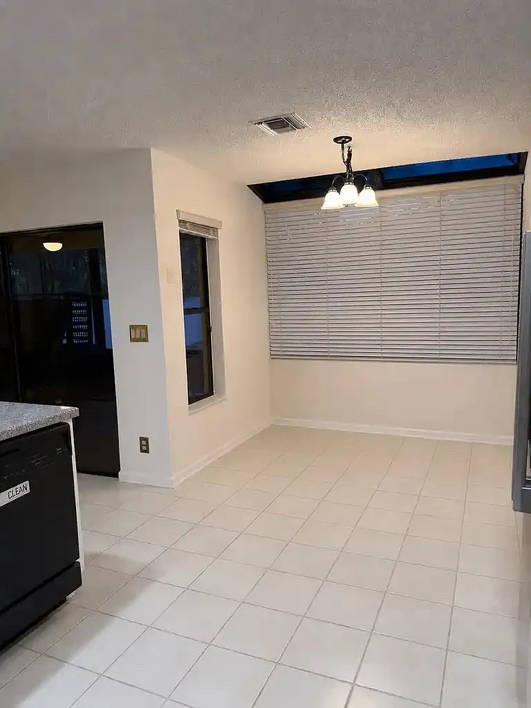4 bed, 2538 sqft, $5,295 — Photo 4