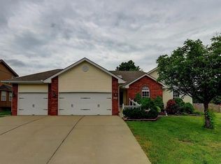 720 SE 11th Ter, Lees Summit, MO 64081
