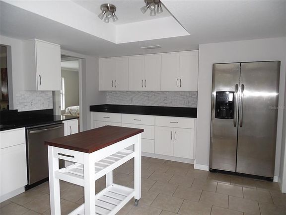 3rd image of 4 Pine Ct