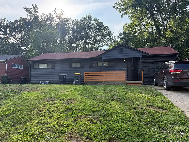 4144 Hardesty Ave — Photo 1