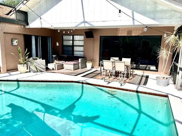 2472 Pinewoods Cir, Naples, FL 34105